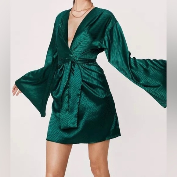 Nasty Gal Dresses & Skirts - Nasty Gal Green Animal Jacquard Satin V-neck mini dress - NWT - size 8